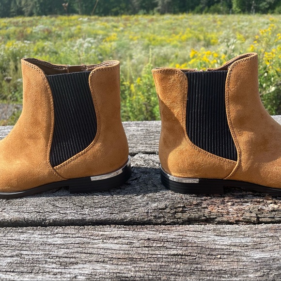 NWT Nine West Light brown and black flat ankle vegan faux suede booties - Picture 3 of 10